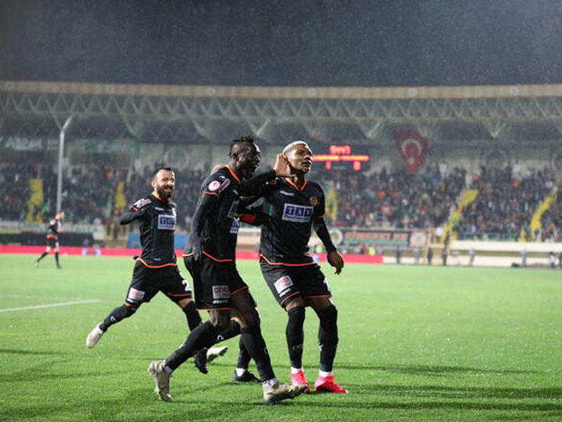 "Qalatasaray" ilk oyunda uduzdu - VİDEO - FOTO