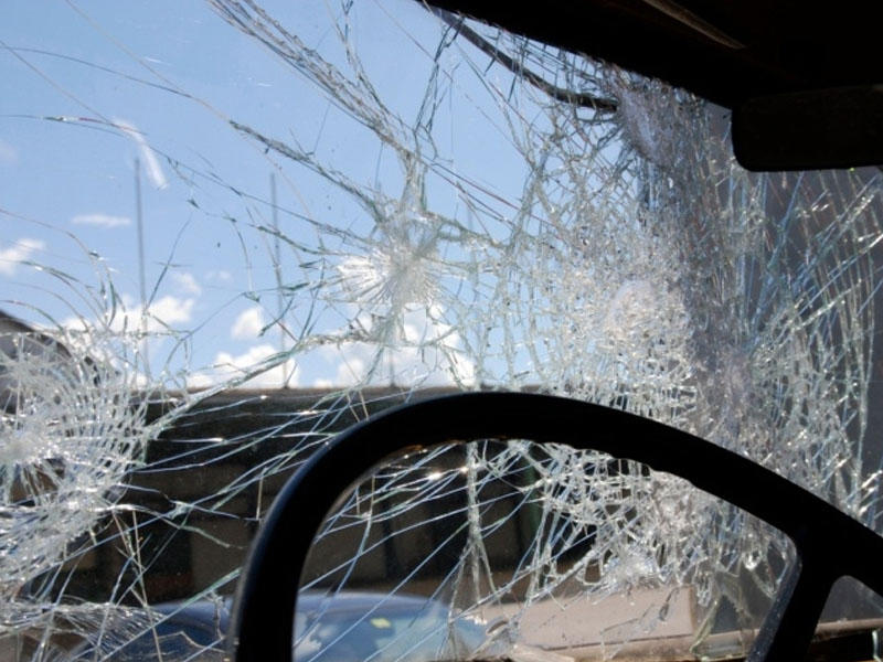 Bakıda "Hyundai" və “Mercedes” toqquşdu: 1 yaralı var