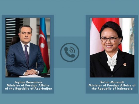 Ceyhun Bayramov indoneziyalı həmkarı ilə telefonla danışıb