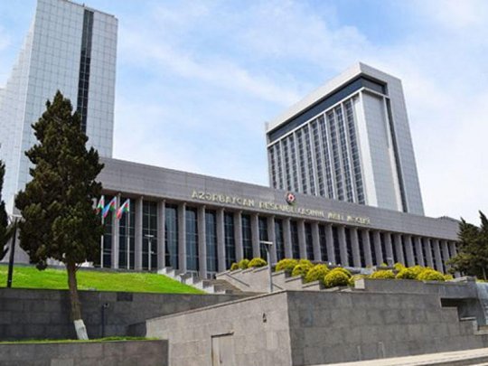 Deputatlar bu gün 17 məsələni müzakirə edəcək