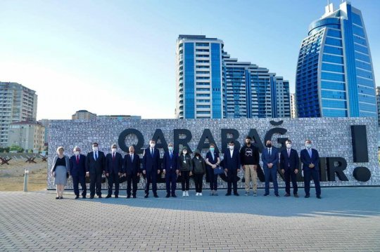 Türkiyənin təhsil naziri Bakıda Hərbi Qənimətlər Parkında - FOTO