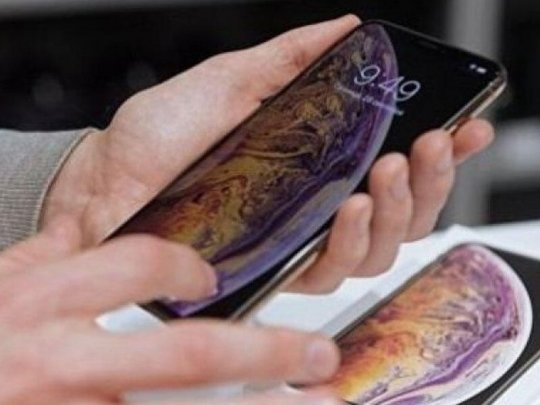 Apple iki iPhone modelini satışdan çıxarıb