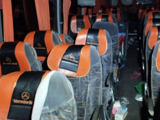 Şamaxıda qəzada xəsarət alan məktəblinin anası: “Zərbə qızımı avtobusun ön şüşəsindən atıb” - FOTO