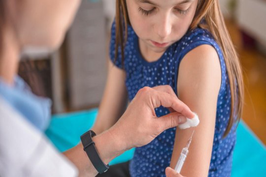 Dünyada ilk: 5 yaşdan uşaqlar üçün COVID-19 peyvəndi təsdiqləndi