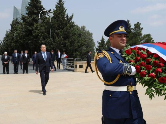 Sergey Lavrov Şəhidlər xiyabanında Azərbaycanın qəhrəman övladlarının xatirəsini anıb - FOTO