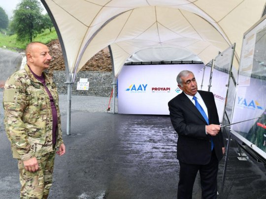 Prezident Toğanalı-Kəlbəcər avtomobil yolunda inşa edilən iki tunelin tikintisi ilə tanış olub - FOTO