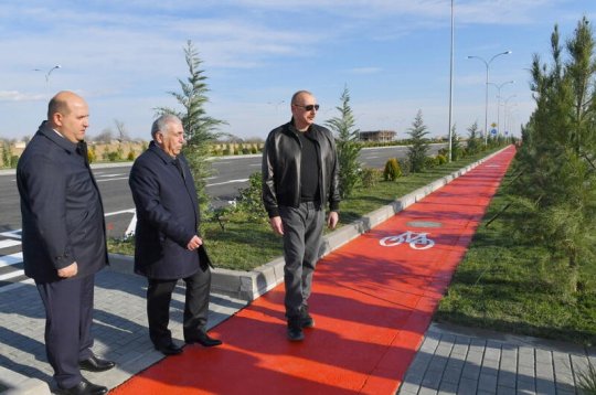 Prezident Ağdamınn daxili yollarında aparılan işlərlə tanış olub